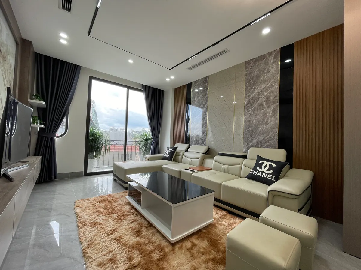 BÁN NHÀ NGUYỄN VĂN LINH – 43M² x 6 TẦNG – THANG MÁY – FULL NỘI THẤT – Ô TÔ 7 CHỖ VÀO NHÀ – LONG BIÊN, HÀ NỘI