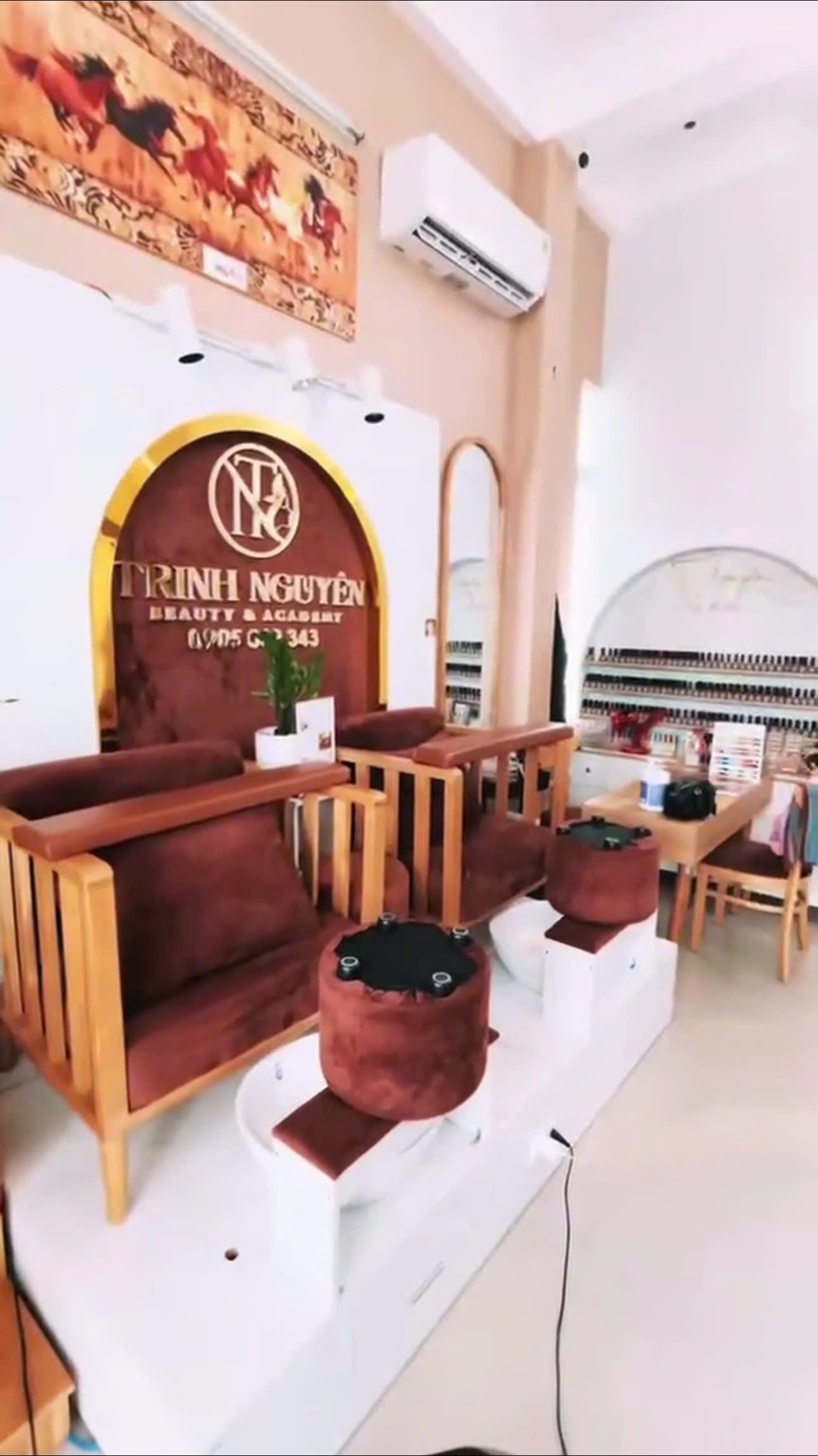 Mình cần sang đồ tiệm nail gội tại 141 Thế Lữ, Đà Nẵng