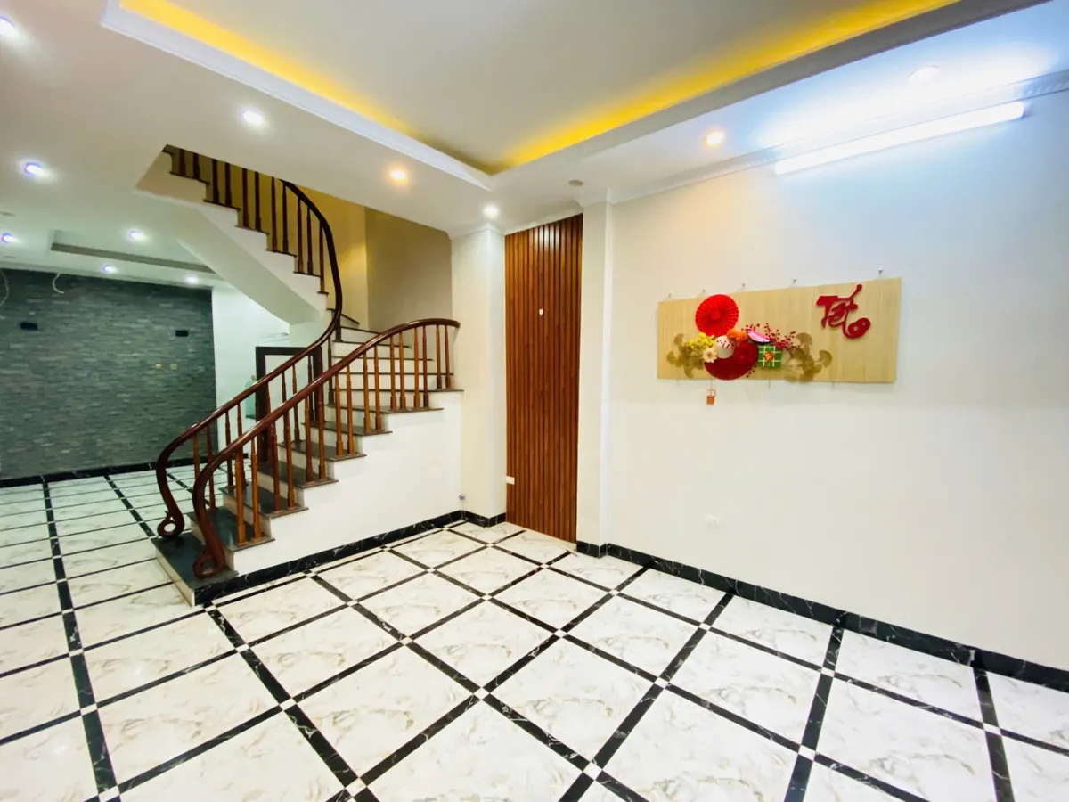 Bán Nhà Định Công Thượng. Hoàng Mai. DT 64m2. MT 4m. 5 Tầng. Giá 12.4 Tỷ.