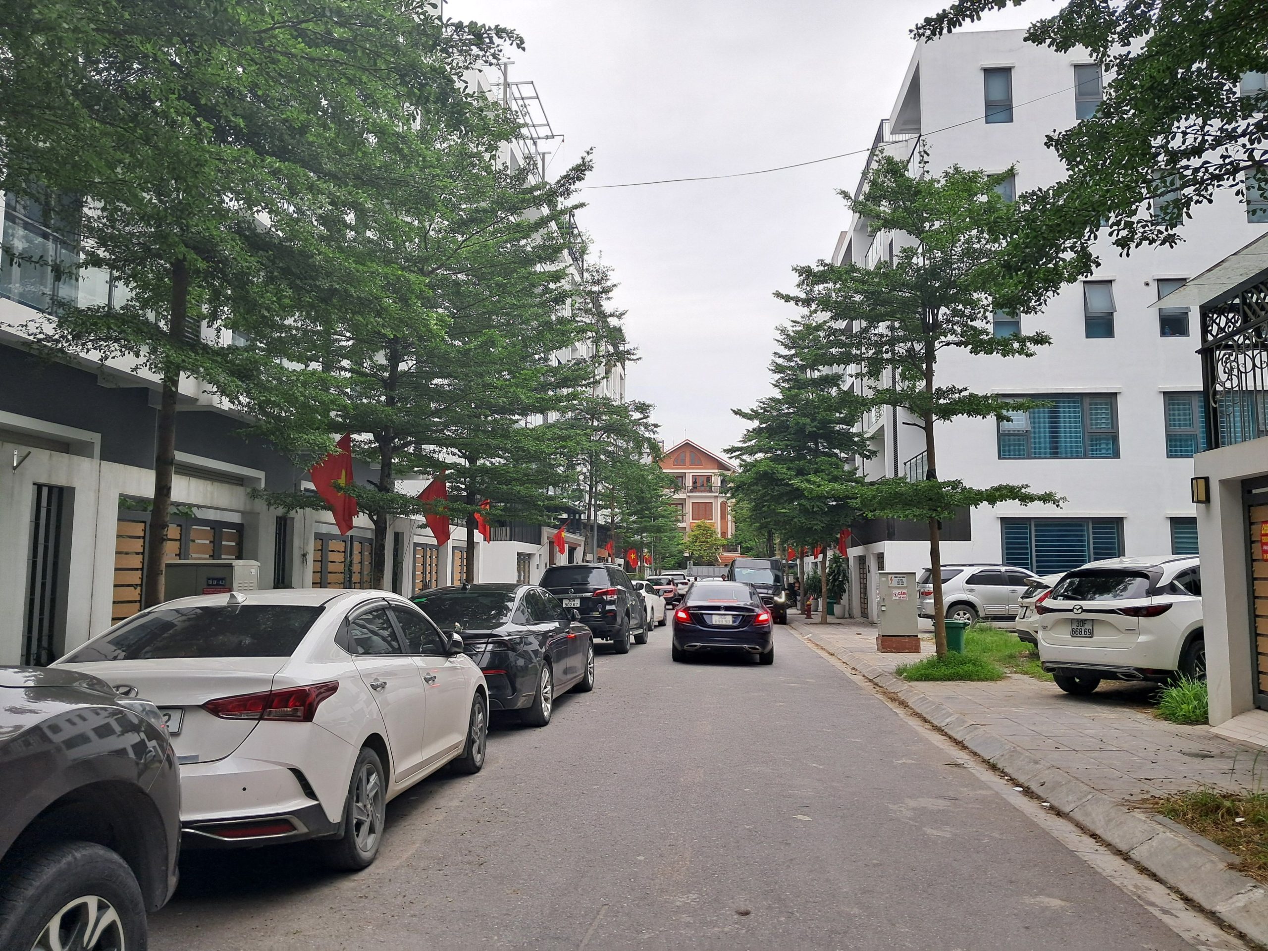 CẦU DIỄN - BIỆT THỰ - MẶT TIỀN KHỦNG - VỈA HÈ TO - XE CONT ĐỖ NGÀY ĐÊM - 110M² NHỈNH 35 TỈ ,, ,,,