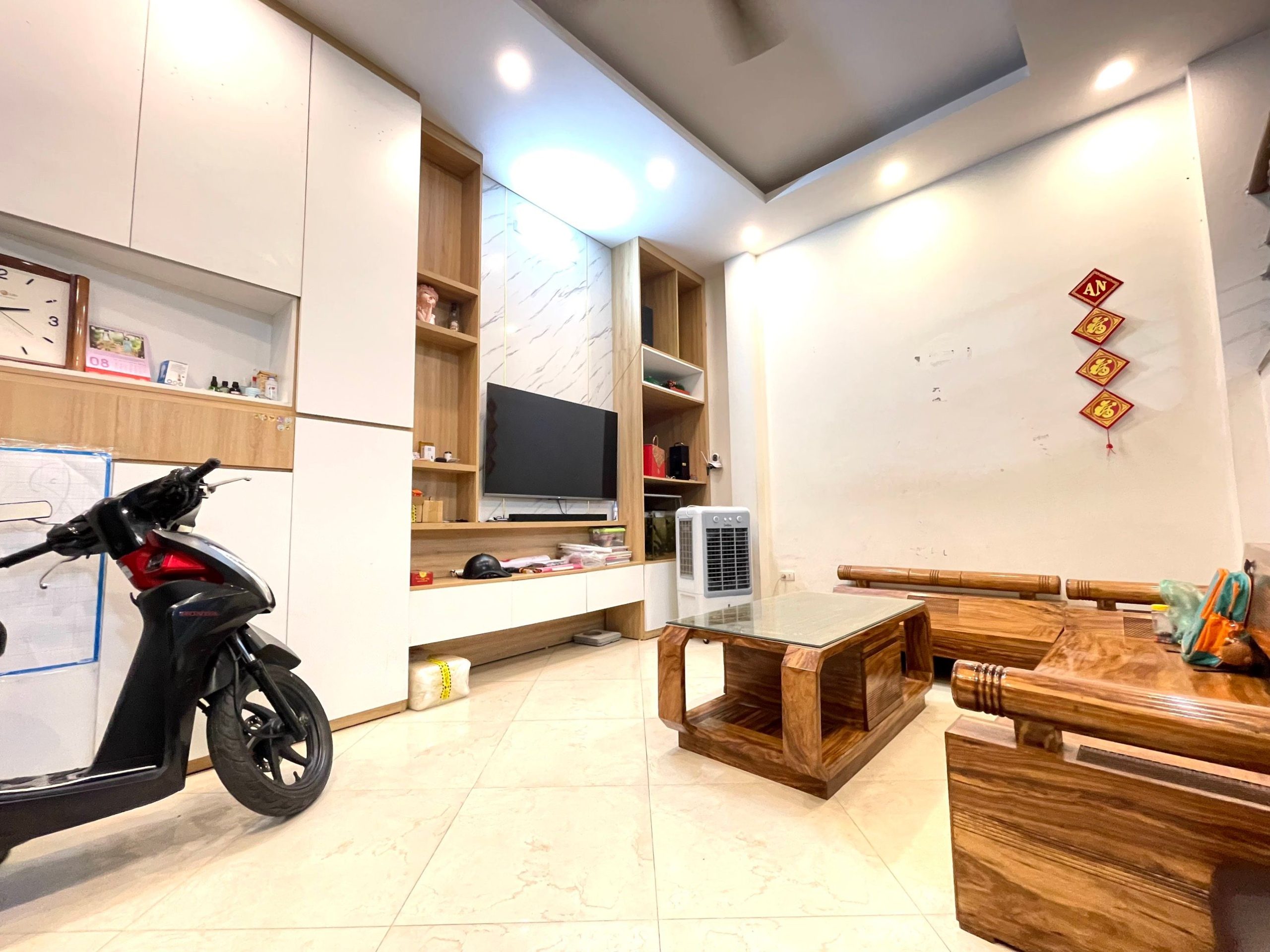 BÁN NHÀ NGỌC THỤY – 61m², 4 TẦNG – GIÁ CHỈ 8.8 TỶ Full nội thất – Gần Mipec – 10m ra ô tô tránh – Ở sướng, cho thuê đỉnh!