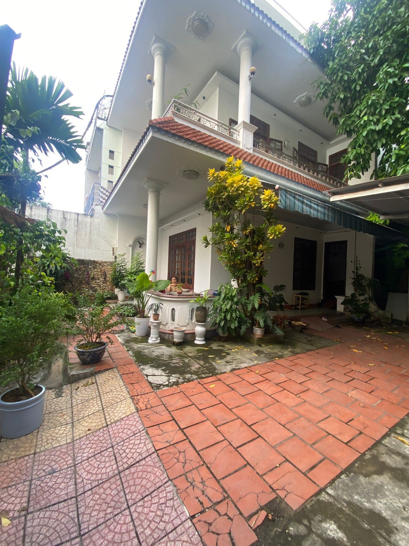 238m2