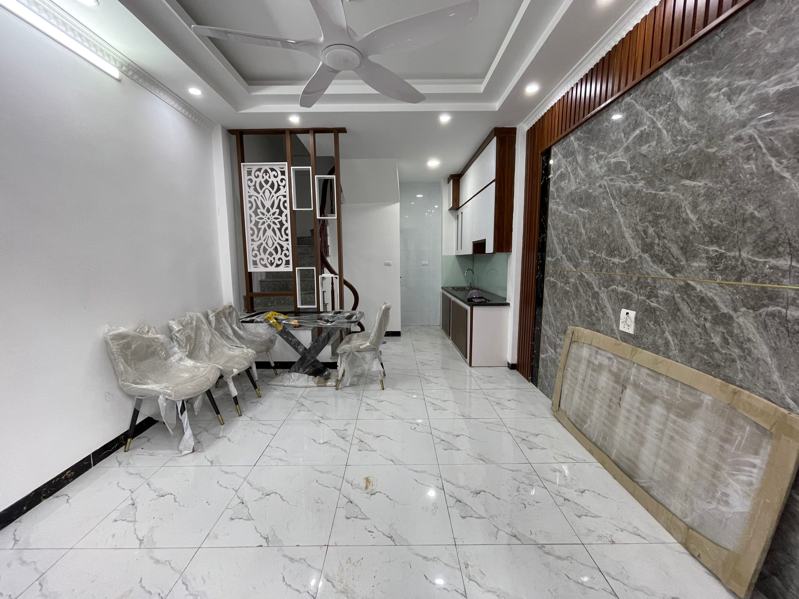 Bán nhà Ngọc Trì Long Biên – Nhà đẹp 5 tầng, ô tô đỗ cổng, full nội thất hiện đại – Giá chỉ 6.3 tỷ