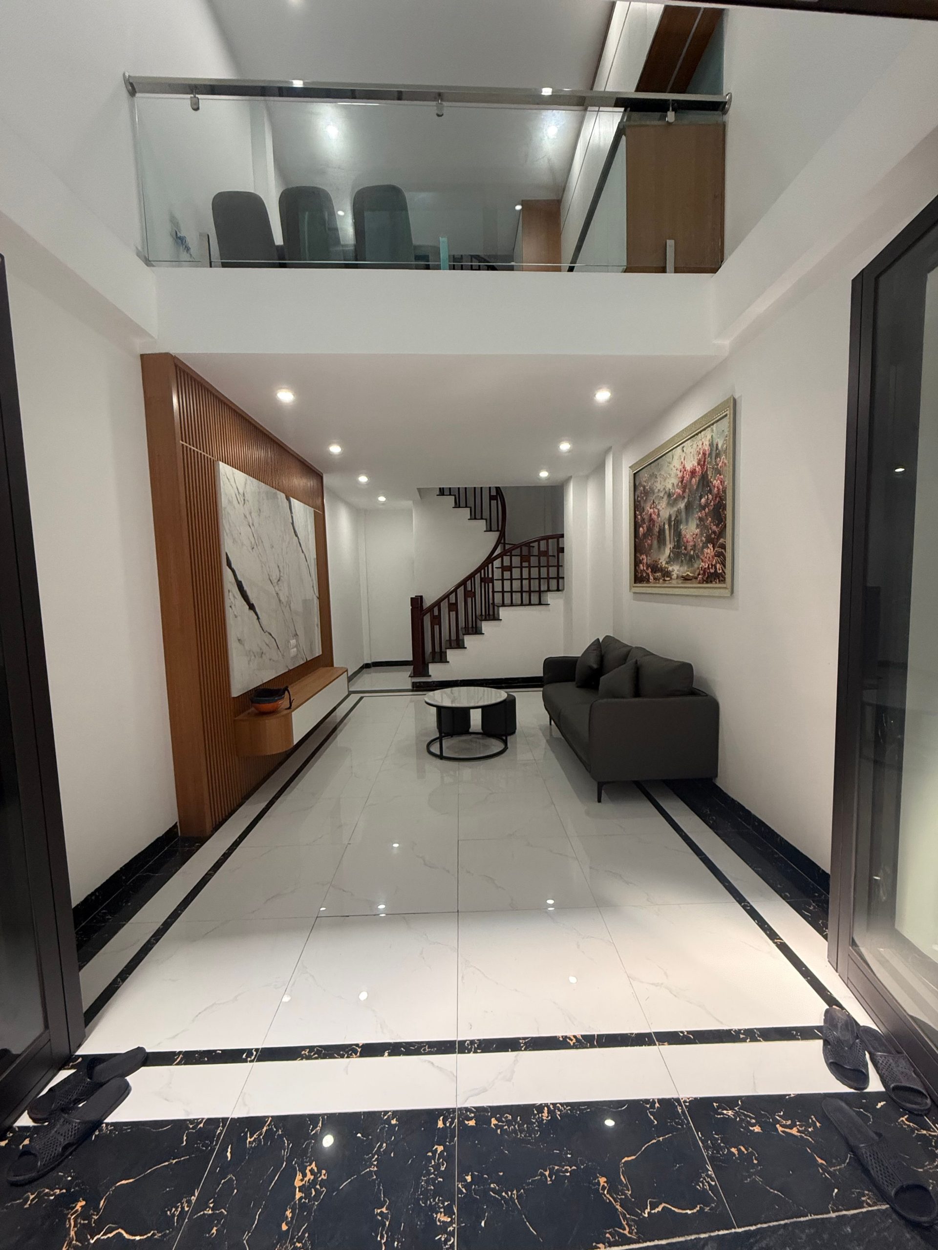 KẺ TẠNH - LONG BIÊN - NHÀ MỚI ĐẸP - 5 TẦNG CHẮC CHẮN – 20M RA Ô TÔ TRÁNH – VỊ TRÍ ĐẸP HÀNG XÓM VINHOMES – TIỀM NĂNG SINH LỜI – Ở NGAY HOẶC CHO THUÊ ĐỀU HỢP LÝ