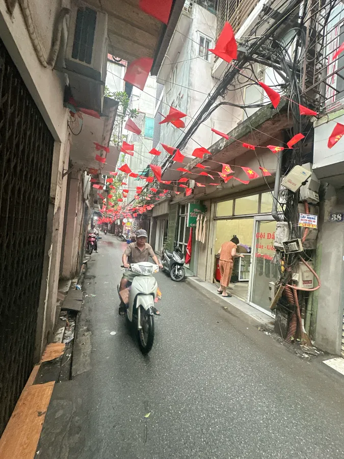 Bán Nhà Văn Chương 41m2. 5 tầng, mặt tiền 4.5m. giá 11 Tỷ Đống Đa Hà Nội