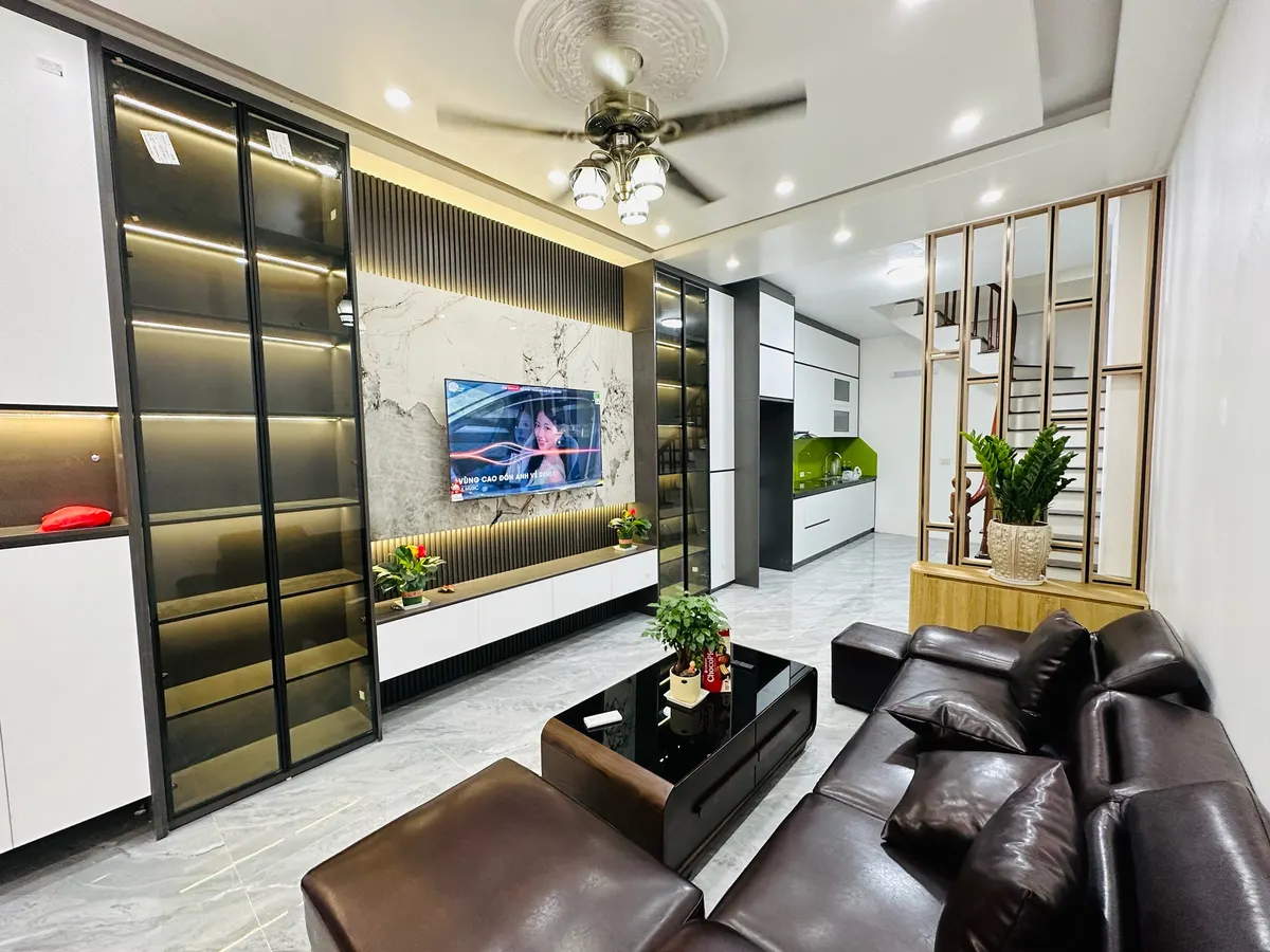 Bán Nhà Thịnh Liệt. Hoàng Mai. Ô Tô. DT 39m2. MT 3.6m. 5 Tầng. Giá 12.7 Tỷ.