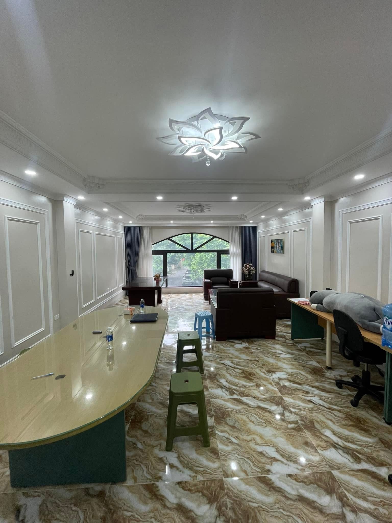 NHÀ PHÂN LÔ PHỐ TRUNG KÍNH TO, VỊ TRÍ ĐẸP, LÔ GÓC, VỈA HÈ, Ô TÔ TRÁNH, KINH DOANH ĐỈNH.