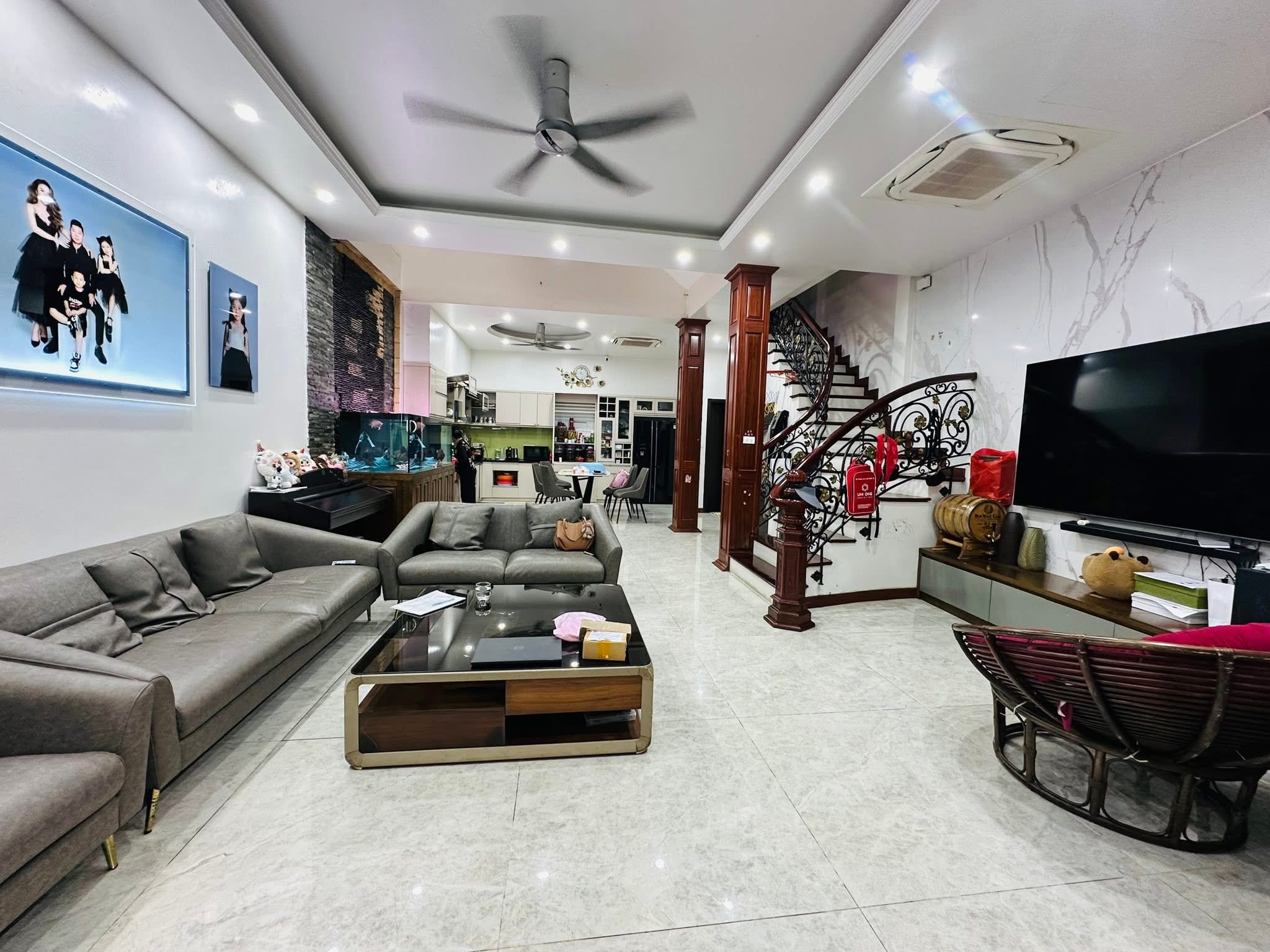 NHÀ ĐẸP DÂN XÂY, Ở NGAY, NỘI THẤT XỊN, 2 MẶT THOÁNG, VỈA HÈ, GARA Ô TÔ PHỐ MẠC THÁI TỔ.