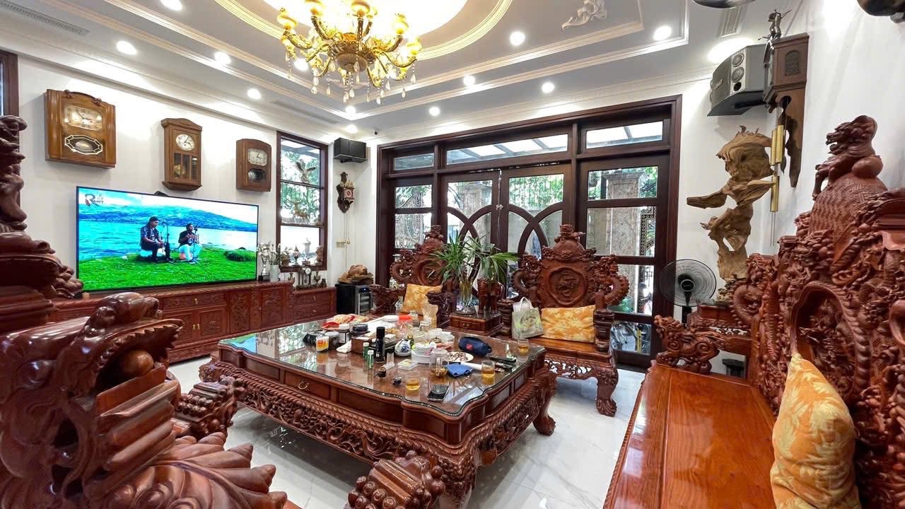 NHÀ PHÂN LÔ PHỐ NGUYỄN THỊ ĐỊNH, NỘI THẤT XỊN, THÔNG SÀN, Ở SƯỚNG, SÁT PHỐ, GARA Ô TÔ.