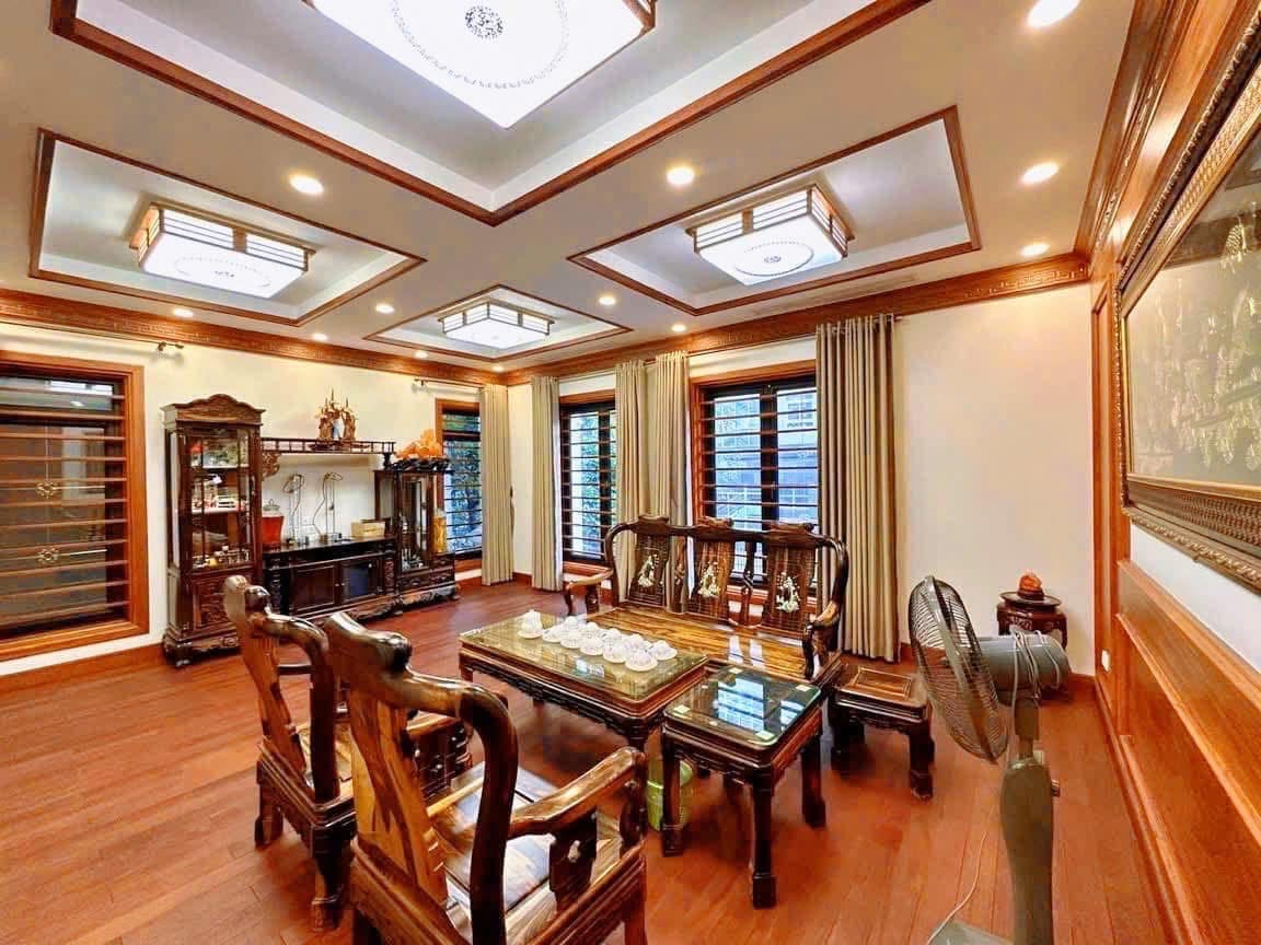 NHÀ DT 55M, VỊ TRÍ ĐẸP, NGÕ THÔNG, GARA Ô TÔ, KINH DOANH ĐỈNH PHỐ TRUNG KÍNH CHỈ 22 TỶ.