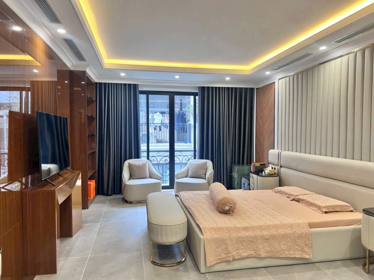 NHÀ 5 TẦNG, PHÂN LÔ, Ở NGAY, DT 104M, NỘI THẤT XỊN, GARA Ô TÔ PHỐ MẠC THÁI TỔ CHỈ 31 TỶ.