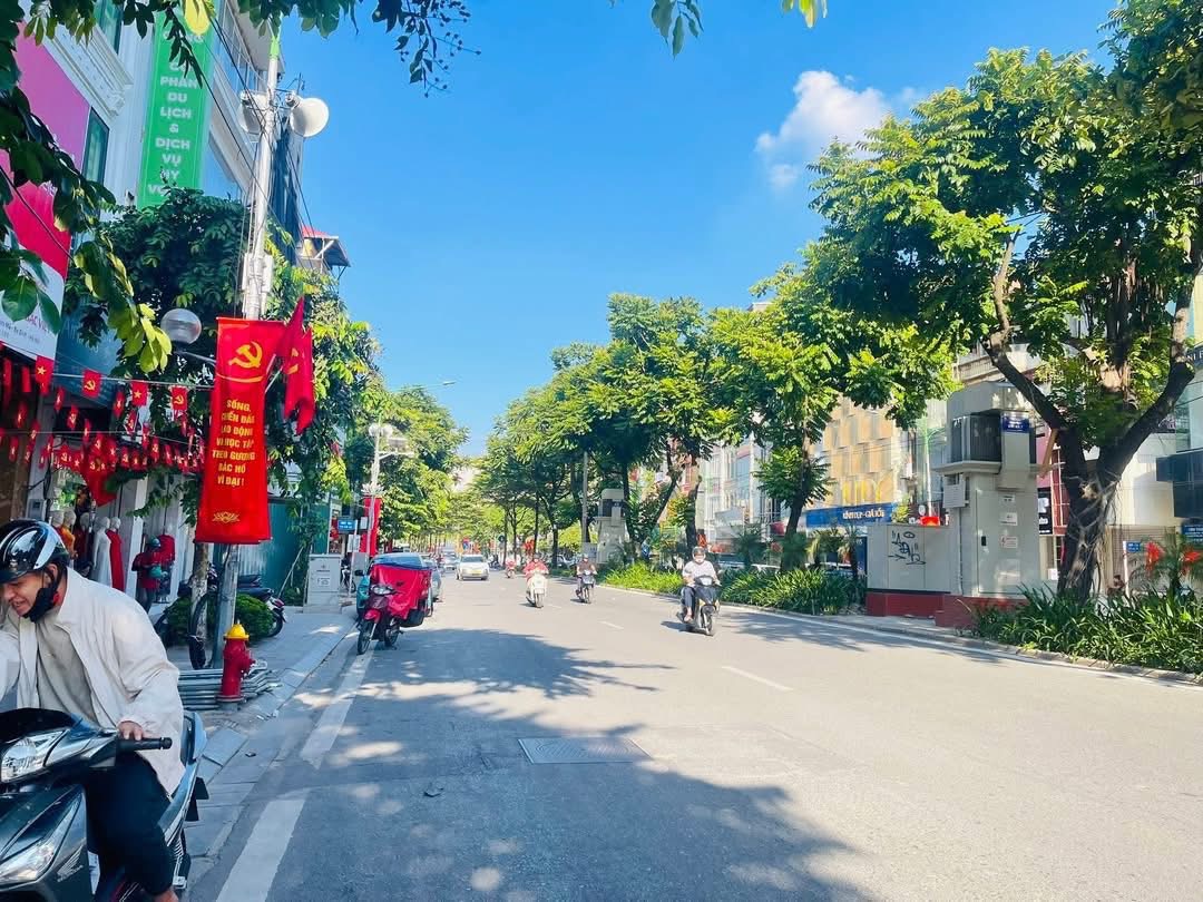 SIÊU ĐẸP LÊN THÊM T NHÀ MẶT PHỐ Ô TÔ TRÁNH , KINH DOANH VÔ ĐỐI CHỦ CỰC THIỆN CHÍ MUỐN BÁN NHANH.