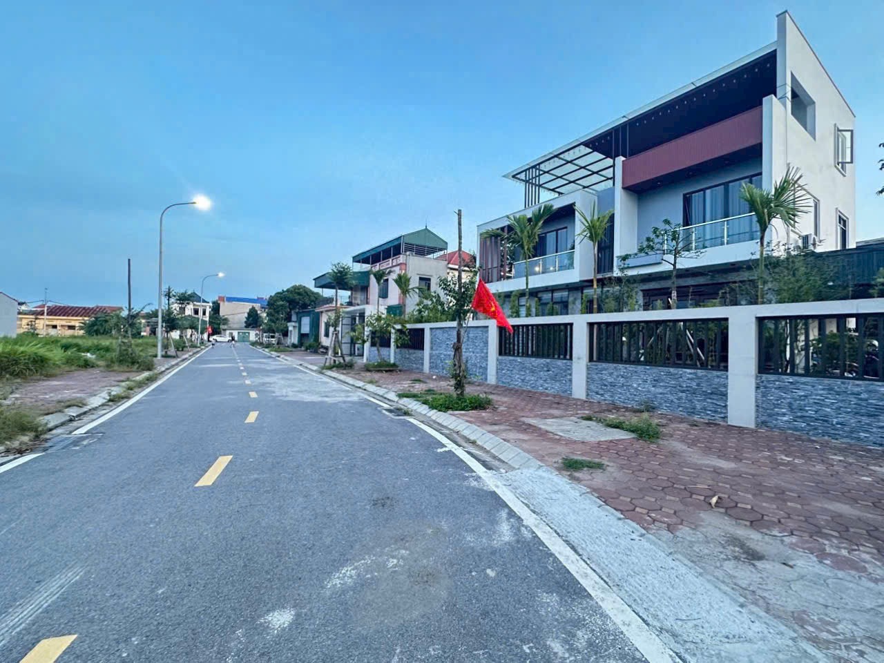 Siêu phẩm mảnh đất đẹp sẵn nhà 3 tầng