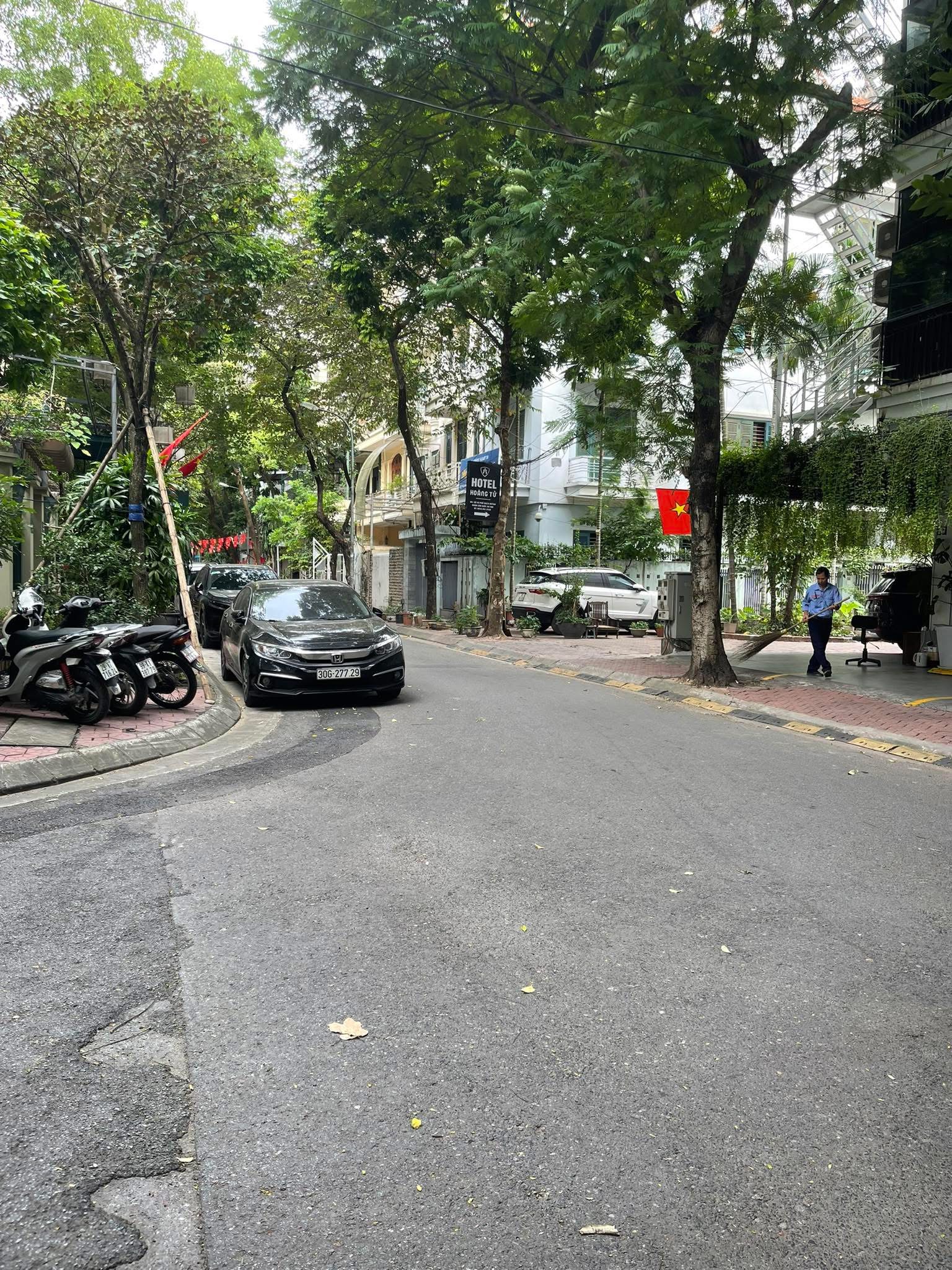 VỊ TRÍ ĐẮC ĐỊA - MẶT PHỐ KINH DOANH - PHÂN LÔ VÍP - 7TẦNG THANG MÁY - THÔNG SÀN