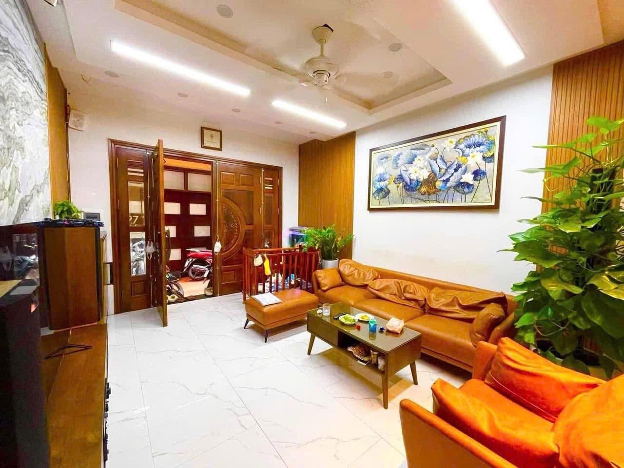 NHÀ MỚI XÁY CHỦ CẦN BÁN GẤP NGÀ LÒ ĐÚC 30 m2 x5 tầng MT5 m GIÁ 10,5 tỷ