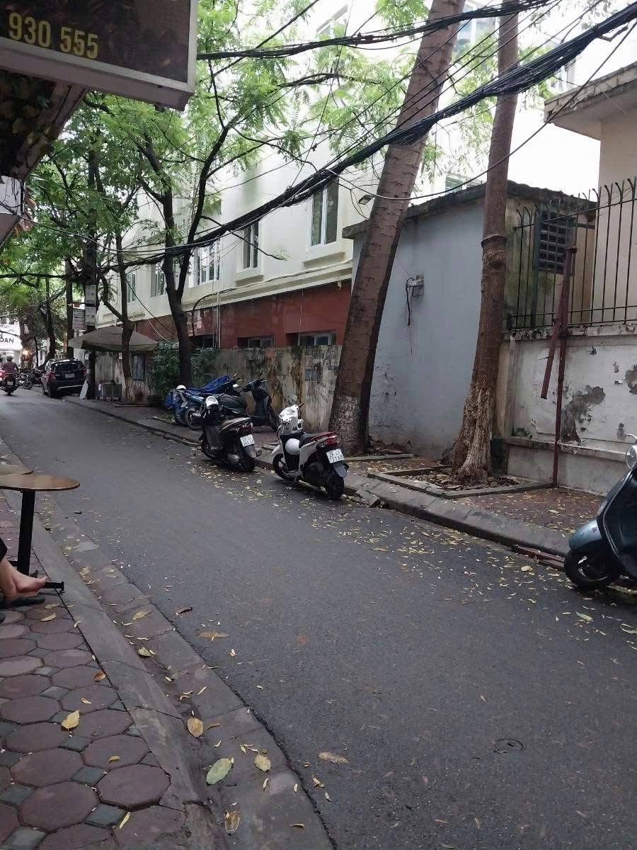 Bán Nhà Phố Nguyễn Chí Thanh - Đống Đa - Phân Lô - Ô Tô Đỗ Cửa - Kinh Doanh - Ngõ Thông - Gần VinCom - Gần Nhiều Đại Học - Khu Dân Trí Cao
