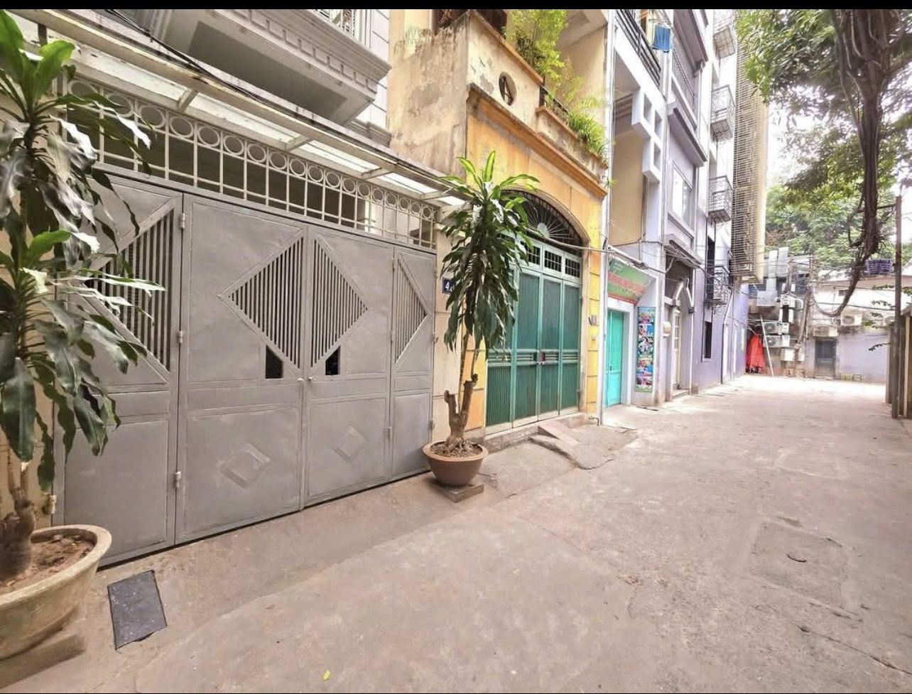 BÁN NHÀ PHÂN LÔ CÁN BỘ - NGÕ THÔNG BÀN CỜ - Ô TÔ TẢI PHI - MỘT BƯỚC RA PHỐ - NHÀ ĐẸP DÂN XÂY - HAI THOÁNG TRƯỚC SAU - SỔ ĐỎ HOA KHÔI - CỰC HIẾM NHÀ BÁN