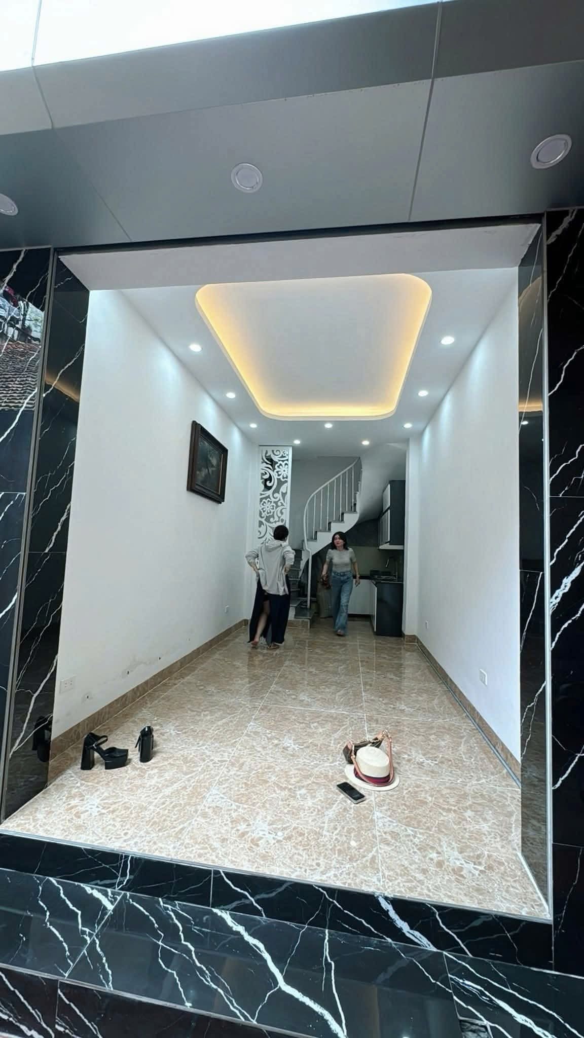 BÁN NHÀ YÊN PHỤ NHỎ TÂY HỒ - 25M 5T MT 3.1M - NHỈNH 7 TỶ SỔ ĐỎ RIÊNG BIỆT 10M RA MẶT PHỐ GẦN ĐƯỜNG THANH NIÊN