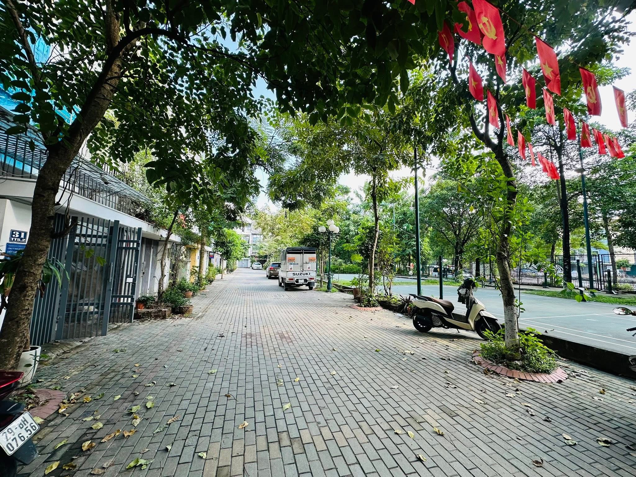 BÁN NHÀ BIỆT THỰ LIỀN KỀ KĐT AO SÀO THỊNH LIỆT HOÀNG MAI - 70M 4T MT 5M - GẦN LOUIS CITY SĐCC VỈA HÈ ĐÁ BÓNG
