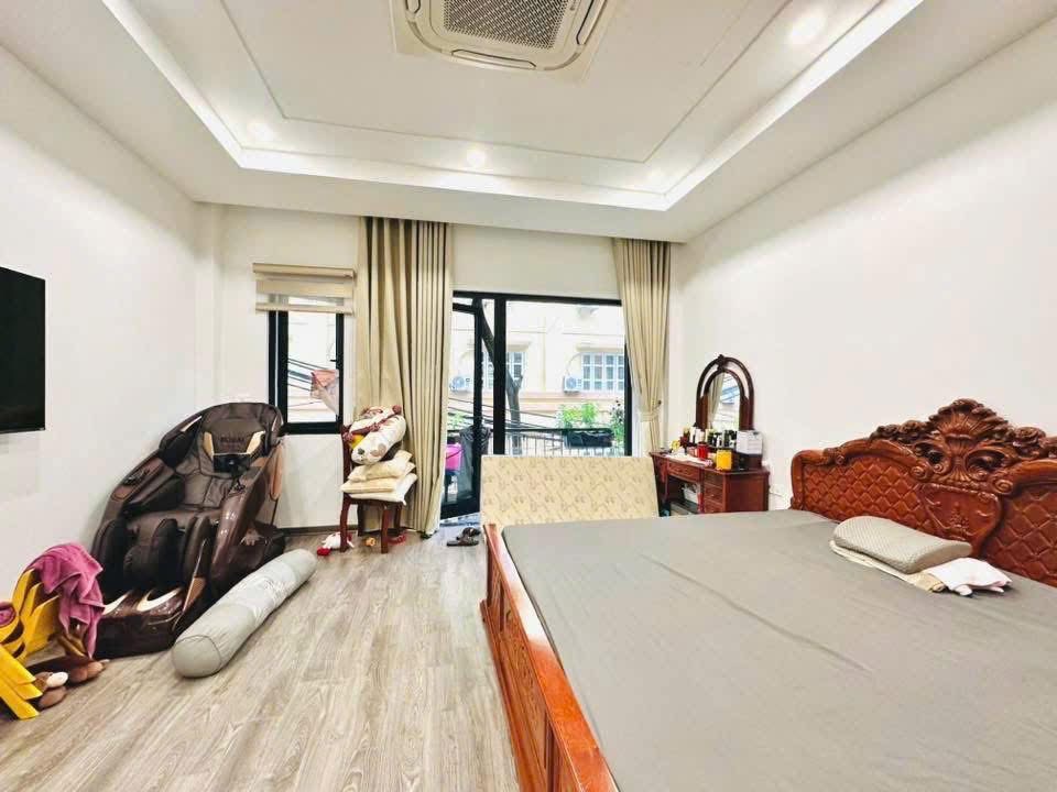 PHÂN LÔ NGÕ 193 TRUNG KÍNH DT 70M2, MT 5,2M GIÁ 32 TỶ