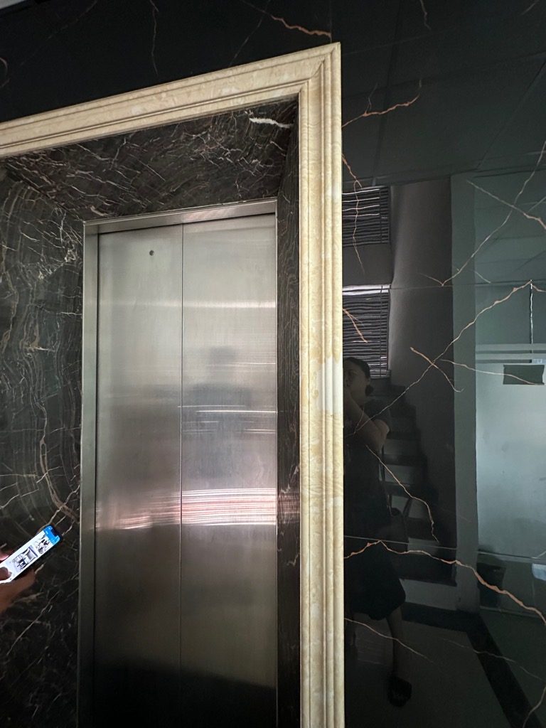 Cho thuê Nhà KD, VP, Nhà Hàng, thang máy, 117m2_ 5T;, Đội Cấn-45 Tr