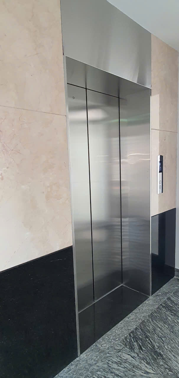 Cho thuê Nhà hàng, VP, KD, Lê Thanh Nghị, 102m2x 4T vỉa hè 30 Tr