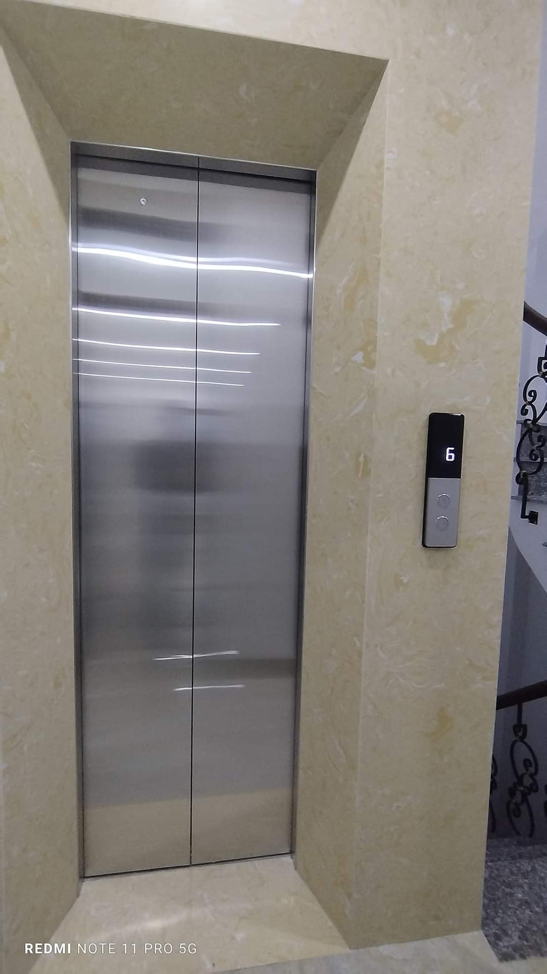 Cho thuê nhà lô góc, mới , thang máy,vỉa hè, 117m2- 5T, Duy Tân_45 Tr