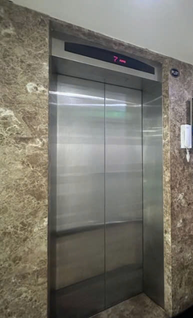 Cho thuê nhà mới, hai cửa đi ,vỉa hè, 105m2- 5T, Hoàng Văn Thái_33 Tr