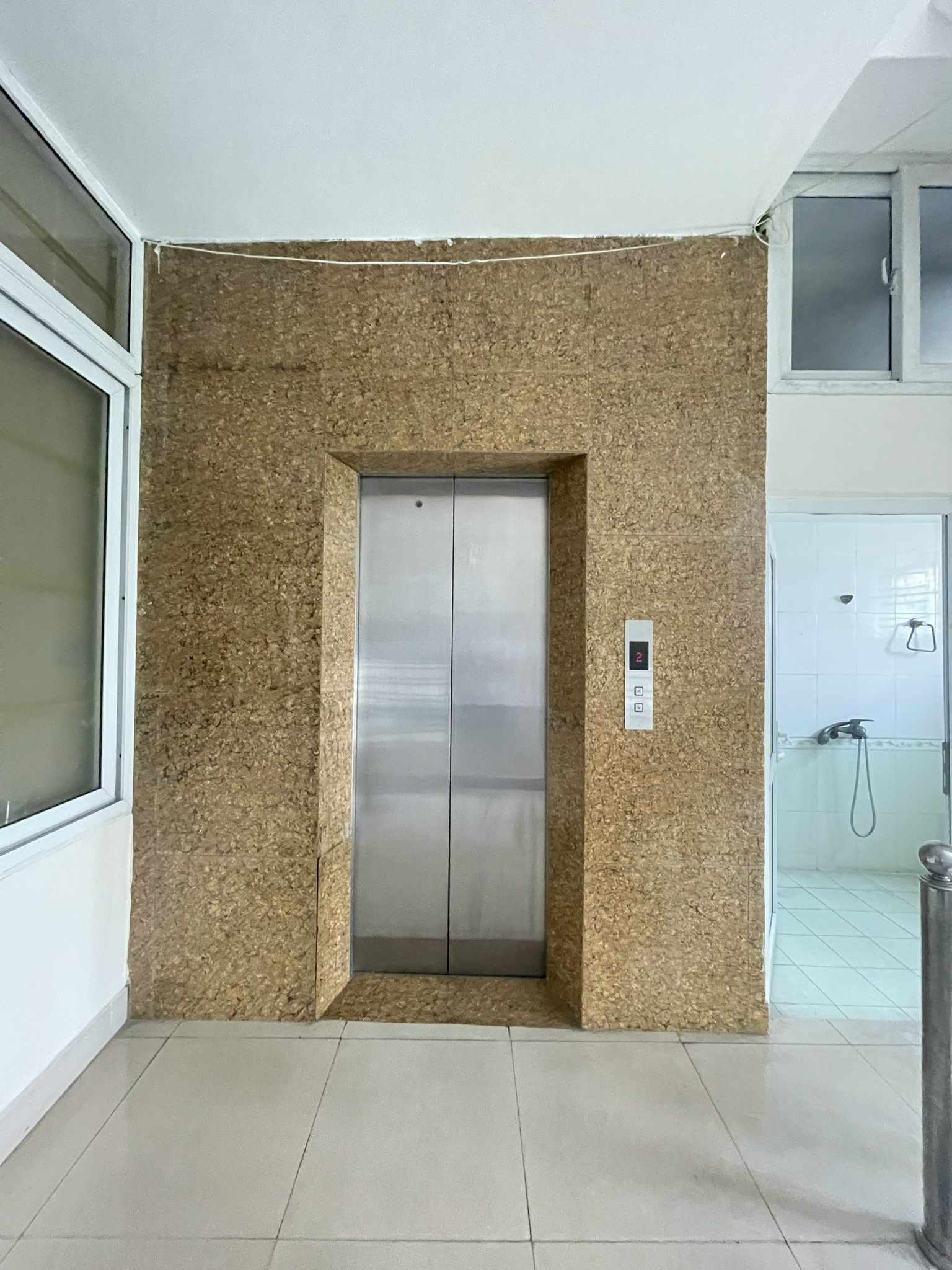 Mình cho thuê nhà mới, hai đường đi, Thái Hà; vỉa hè 94m2* 5T- 31 Tr