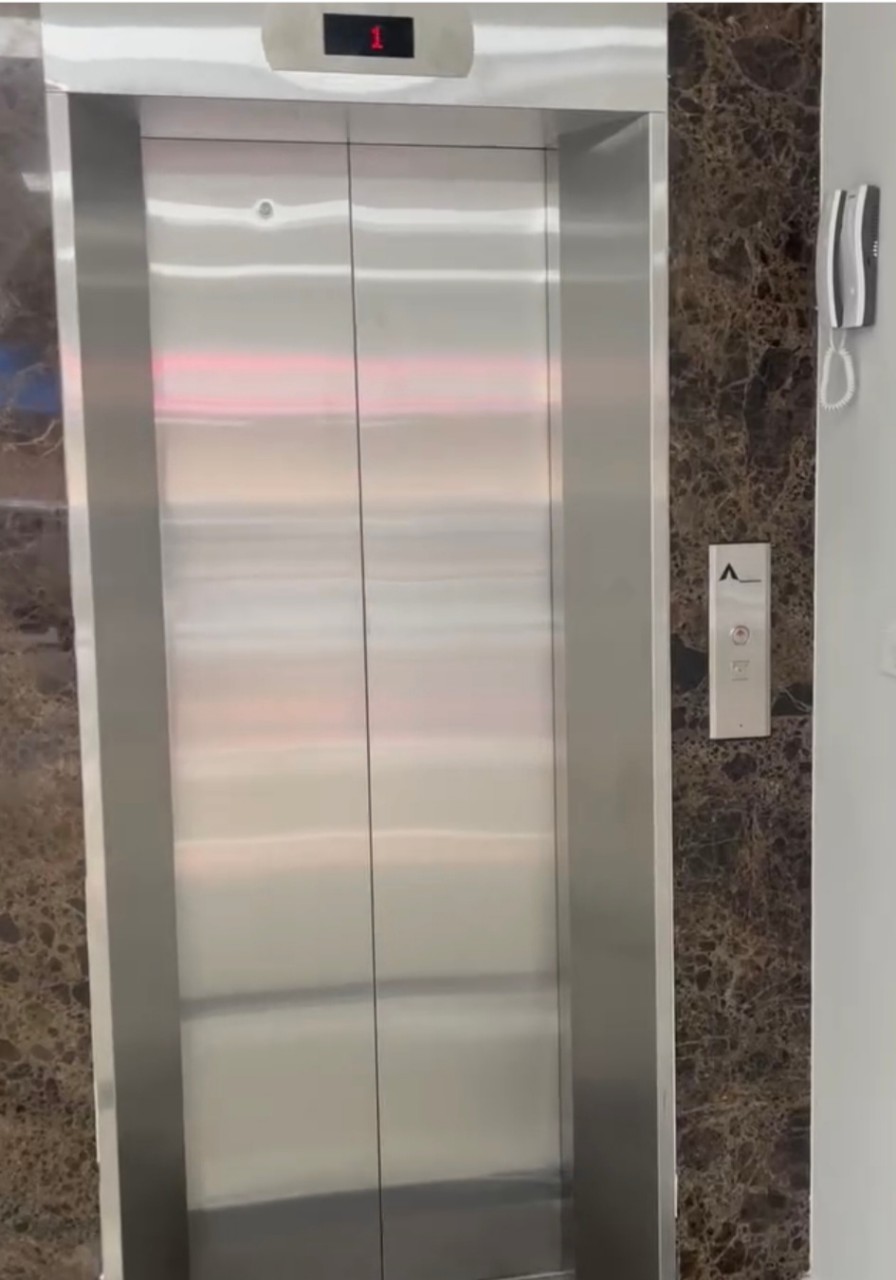 Nhà mình cho thuê nhà mới, căn góc, Thái Hà; vỉa hè 117m2* 5T- 45 Tr