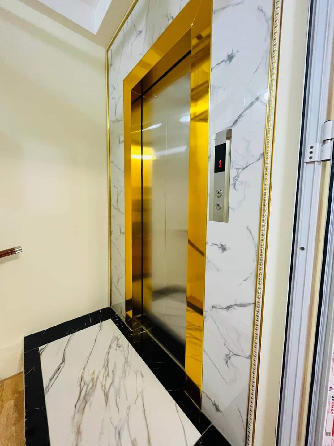 Tôi cho thuê Nhà hàng, VP, KD, Võ Thị Sáu, 110m2x 4T vỉa hè 32 Tr