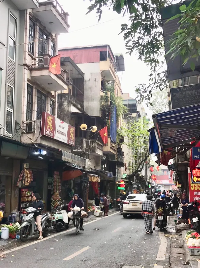 BÁN GẤP- ĐẤT VÀNG MẶT PHỐ LƯƠNG YÊN HBT VỊ TRÍ ĐẮC ĐỊA - DT 79M - 23 tỷ KINH DOANH SẦM UẤT.