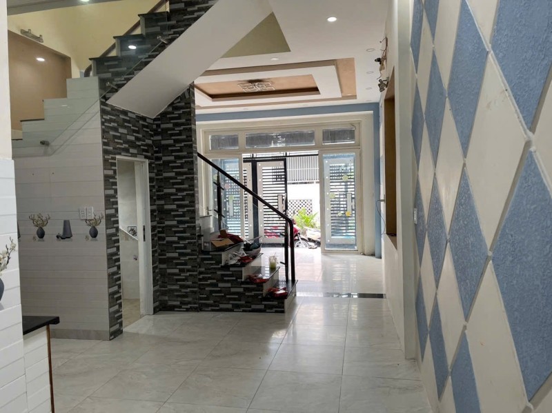 Bán nhà 3 tầng, 3PN, đường Số 8, Linh Xuân, Thủ Đức, TP HCM. DT 60m2, Sổ hồng, giá 4.85 tỷ.