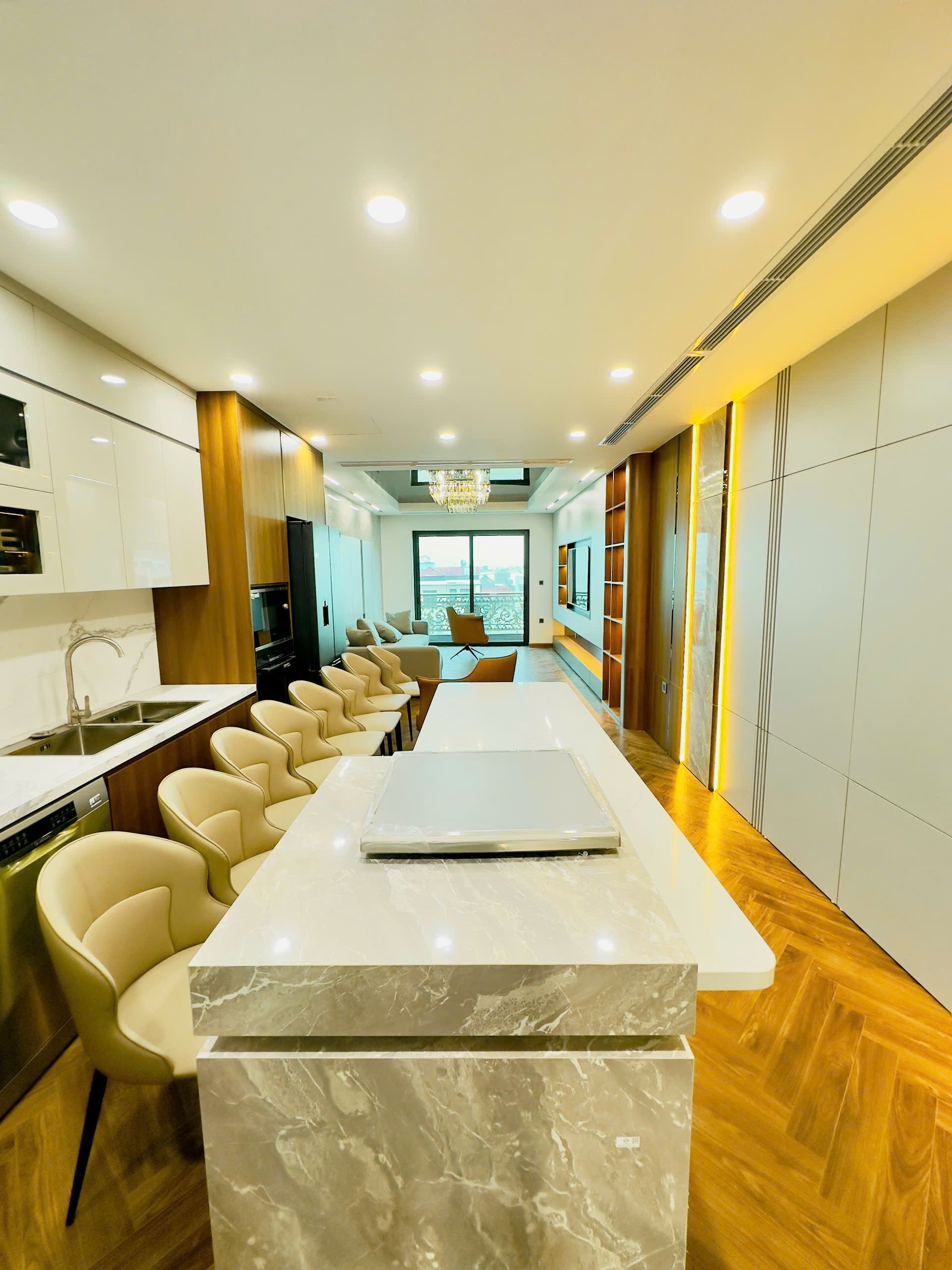 MẶT PHỐ NGUYỄN VĂN CỪ - LONG BIÊN - SIÊU PHẨM 7 TẦNG THANG MÁY - 2 MẶT THOÁNG - FULL NỘI THẤT SANG XỊN MỊN