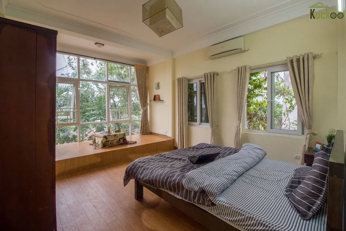 NHÀ ĐẸP TẠI TỨ LIÊN VIEW SÔNG HỒNG- PHÂN LÔ Ô TÔ -KINH DOANH CĂN HỘ DT90M2 5 TẦNG MT6M- 32 TỶ.