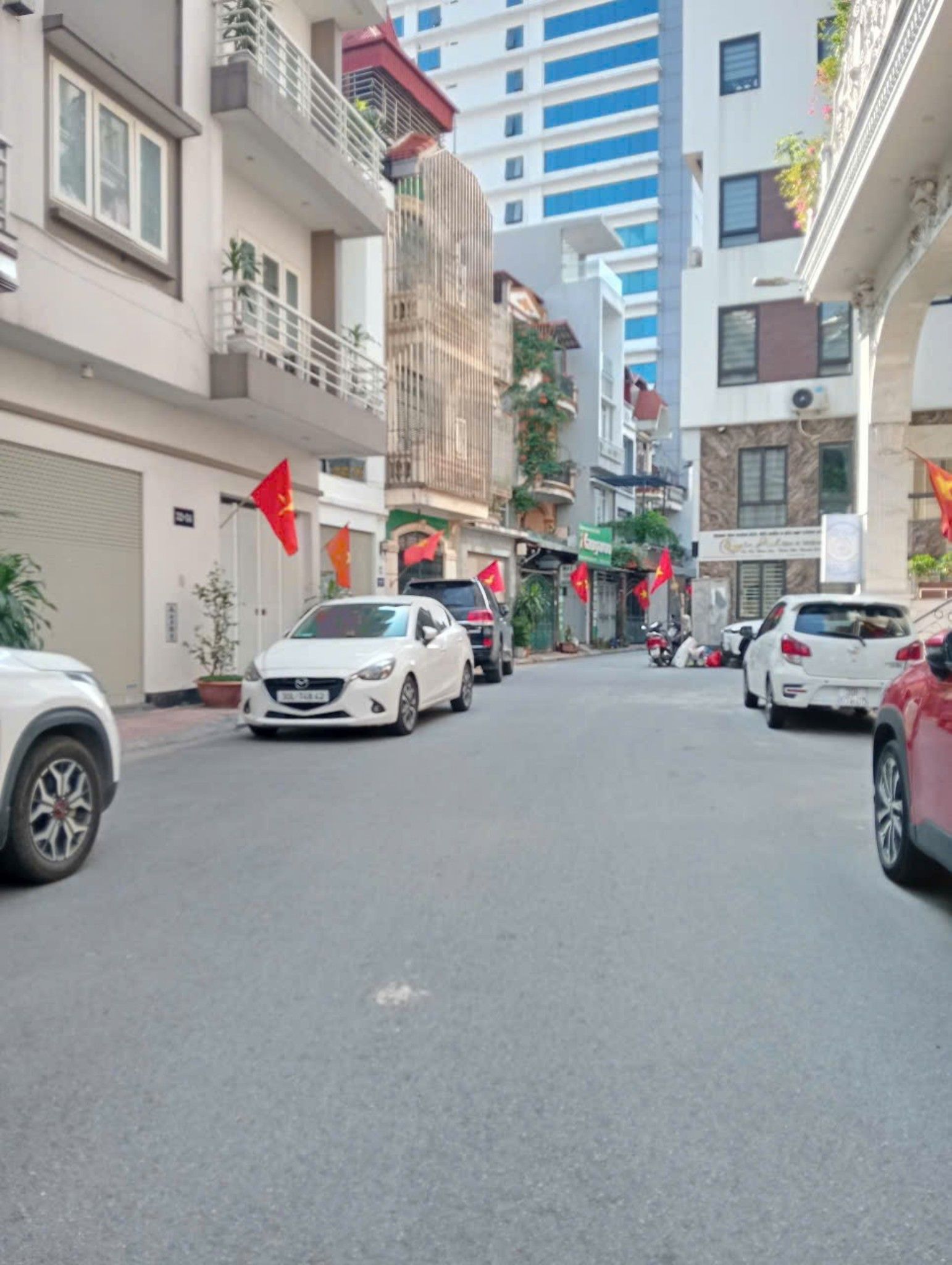 BÁN ĐẤT TẶNG NHÀ NGUYỄN VĂN CỪ Ô TÔ VÀO NHÀ – GẦN PHỐ – SỔ CHÍNH CHỦ – GIÁ CHỈ 14.8 TỶ!