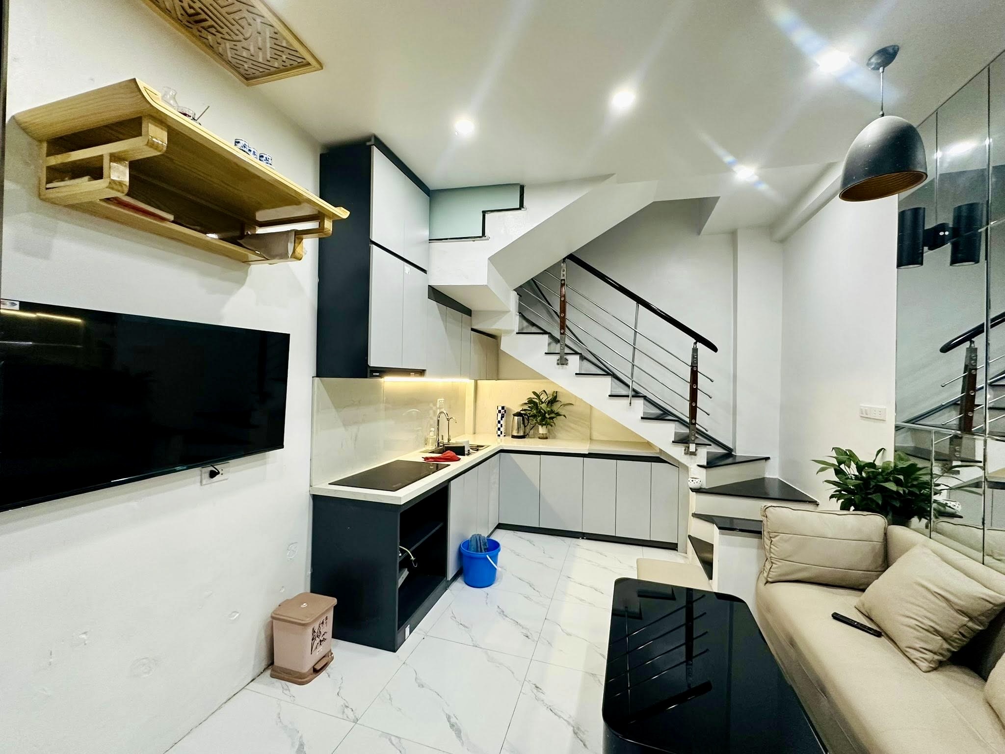 Bán nhà Đường Láng - Đống Đa, 4 Tầng, 3 Ngủ, Ngõ Nông, Full Nội Thất, Giá 6.1 tỷ