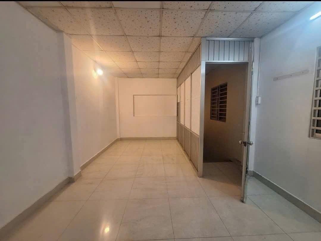 Bán nhà hẻm 4m đường Đồng Đen, p12, Tân Bình (5,2x33) chỉ 70tr/m2