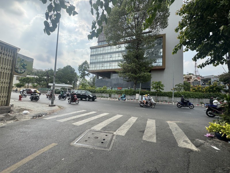 BÁN NHÀ MẶT TIỀN 85M2 3 TẦNG NGANG 7M KD ĐỈNH LÊ LAI GÁP BÁN 7.TỶ