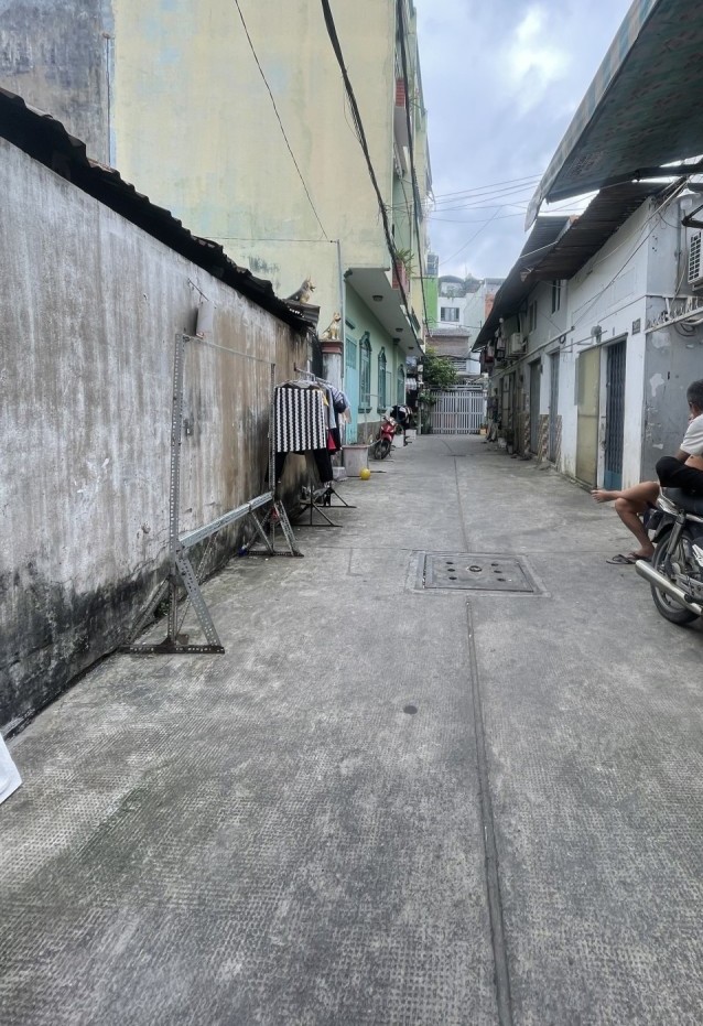 Bán nhà Nguyễn Sơn 34m2 3 tỷ 5 SHR vuông vức