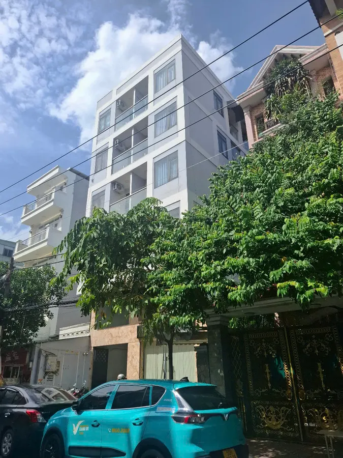 Bán nhà 4 tầng đẹp, 5 phòng ngủ, hẻm 6m, phường 4, Tân Bình, 5 phút tới sân bay, sổ riêng, ở ngay!