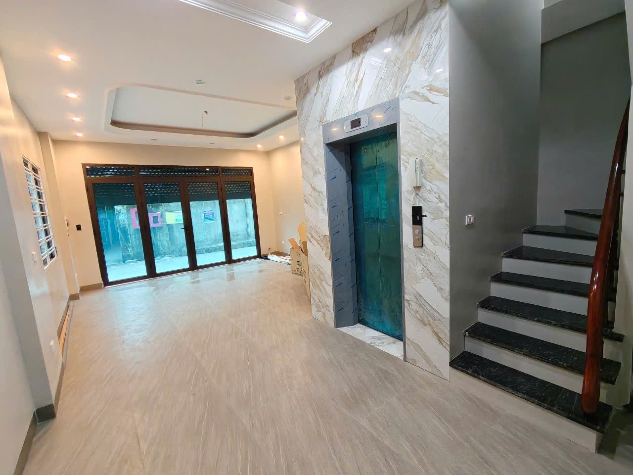 SIÊU PHẨM LÔ GÓC CỔ LINH – 6 TẦNG THANG MÁY – 2 MẶT THOÁNG – Ở SANG – KINH DOANH ĐỈNH