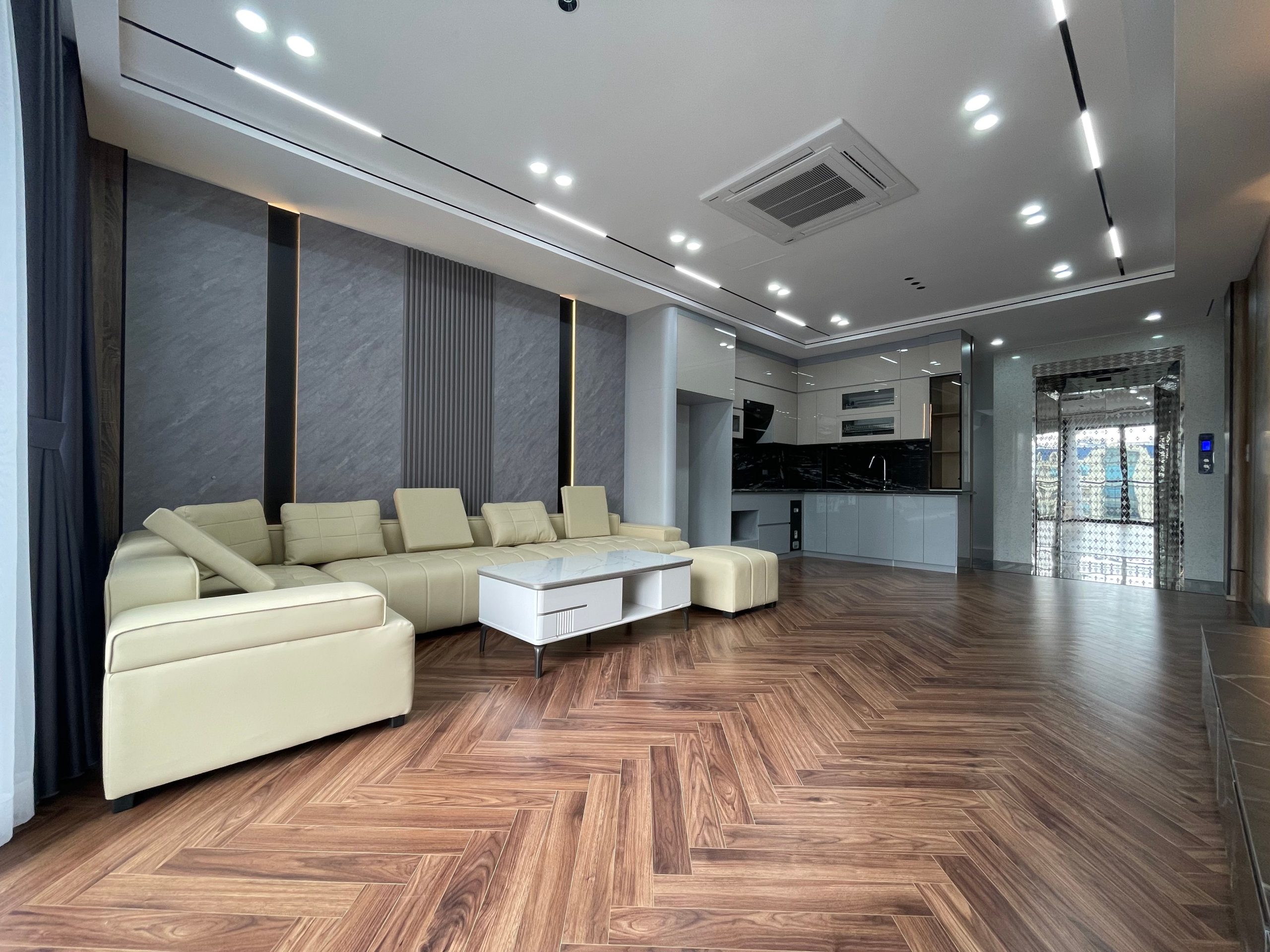 HOÀNG MINH ĐẠO – SIÊU PHẨM 8 TẦNG THANG MÁY – FULL NỘI THẤT – GARA Ô TÔ – VỊ TRÍ VÀNG TRUNG TÂM LONG BIÊN