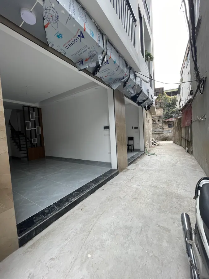 NHÀ MỚI -ĐẸP Ô TÔ ĐỖ CỔNG Phố Lệ Mật 35m2 X 5 tầng mặt tiền 3.8m X 7.3 tỷ Long Biên Hà Nội.