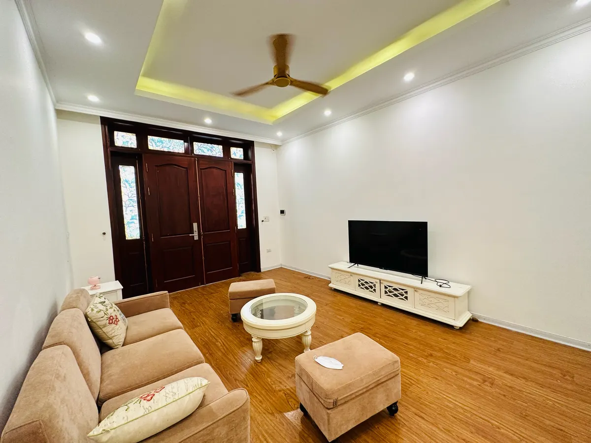 SIÊU PHẨM VIEW HỒ – BÁT KHỐI, LONG BIÊN 74m² x 4 tầng – Mặt tiền 8m – Giá chỉ 16.9 TỶ