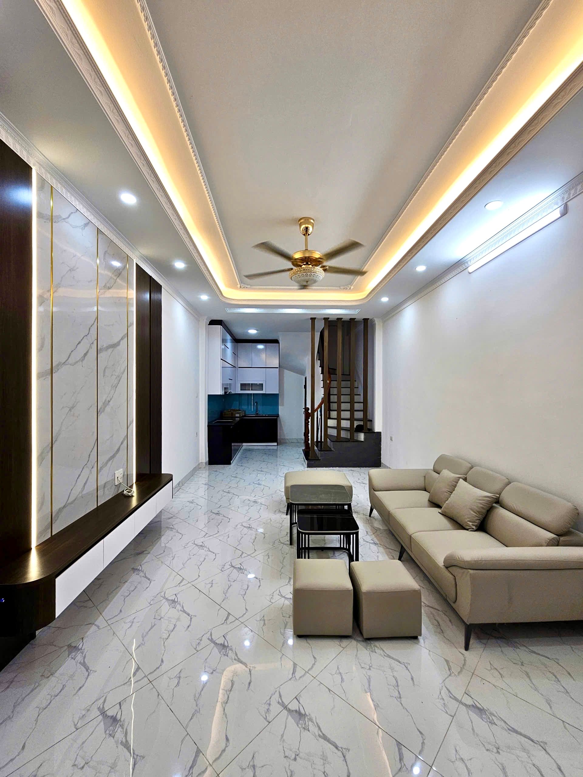 BÁN NHÀ NGUYỄN VĂN LINH – PHÚC ĐỒNG, LONG BIÊN - 42M2 - 5 TẦNG - FULL NỘI THẤT