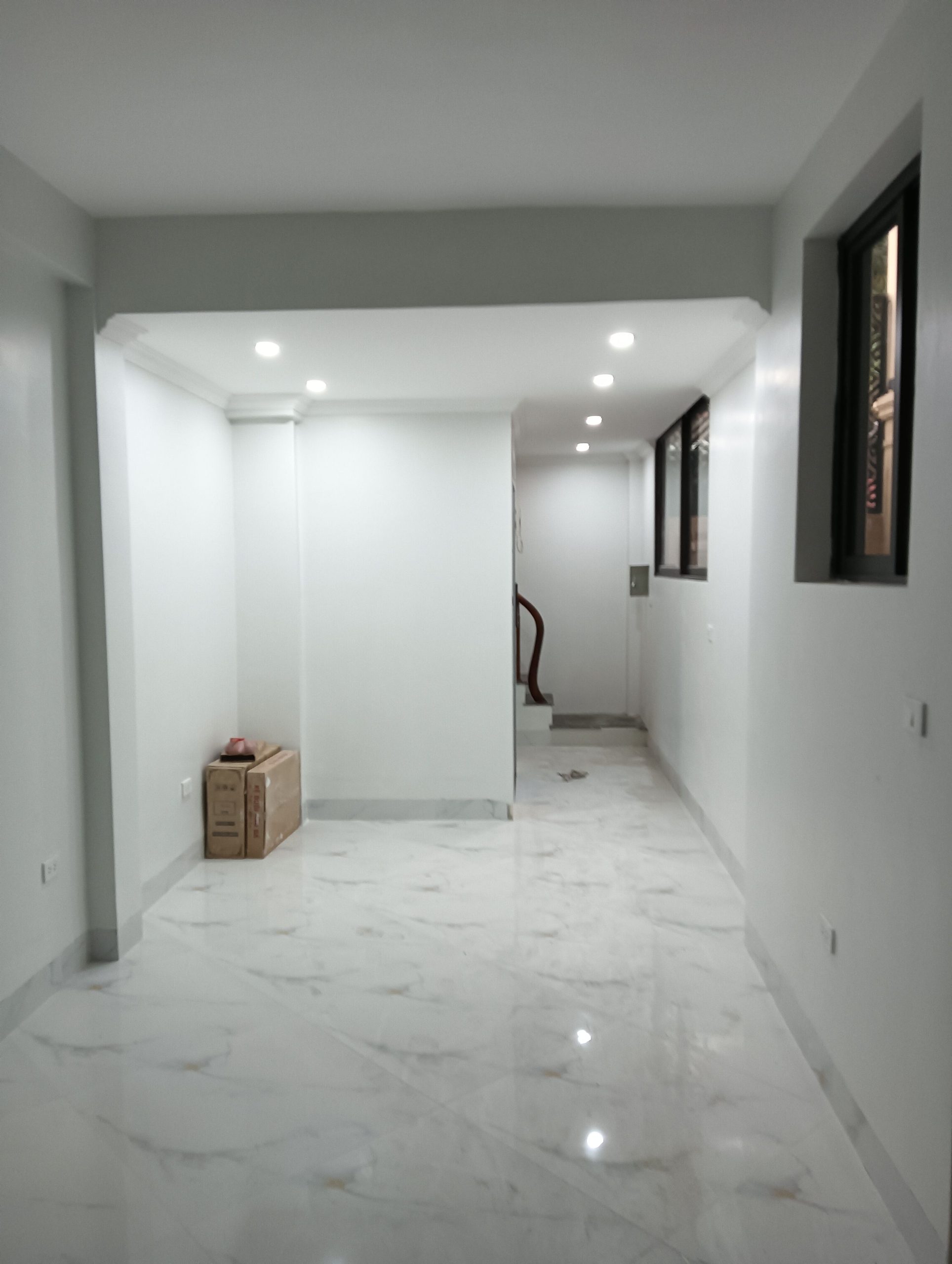 Bán nhà Thạch Bàn - Long Biên - 33m², 7 tầng, MT 9m – Thang Máy – Gần Aeon mall - sổ đỏ chính chủ