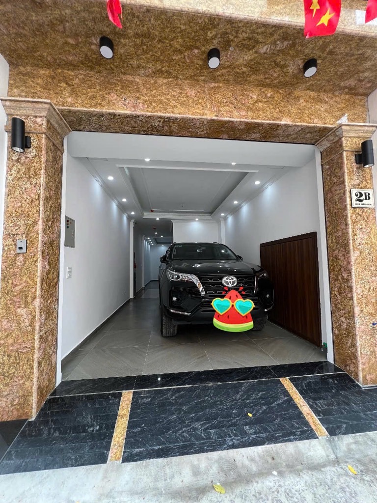 Nhà đẹp Cầu Giấy - Gara ô tô, Thang máy hiện đại, Đầu tư sinh lời cao!