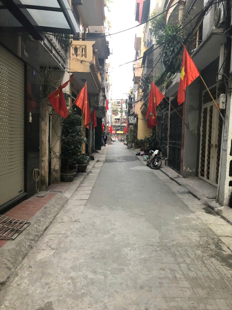 Cho thuê nhà ngõ ô tô Phố 8-3, 50m² x 3,5 tầng 4 phòng ngủ, 3 WC, 17 triệu