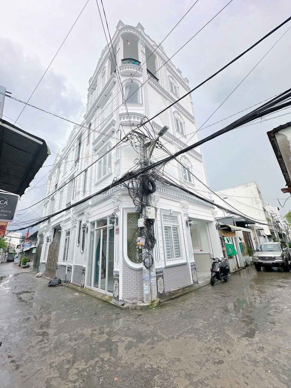 54. NHÀ 1 TRỆT 3 LẦU, SÂN THƯỢNG, GÓC 2 MẶT TIỀN, CÓ CHỖ ĐẬU ÔTÔ TRONG NHÀ